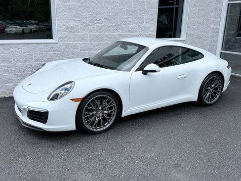 Used 2017 Porsche 911 Carrera 4 AWD/4WD image 2