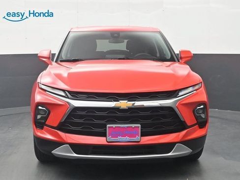 Used 2025 Chevrolet Blazer LT FWD image 2