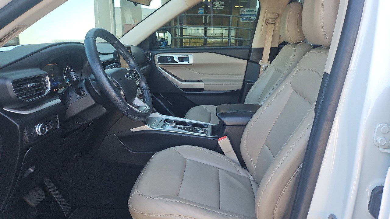 Used 2021 Ford Explorer XLT w/ Equipment Group 202A AWD/4WD image 9