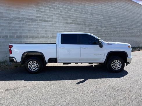 Used 2023 Chevrolet Silverado 2500 LT AWD/4WD image 4