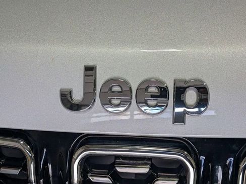 Used 2025 Jeep Compass Limited AWD/4WD image 9