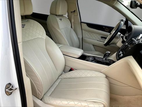 Used 2017 Bentley Bentayga AWD/4WD image 27