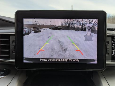 Used 2022 Ford Explorer XLT w/ Equipment Group 202A image 28