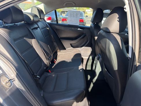 Used 2012 Volkswagen Jetta SE FWD image 17