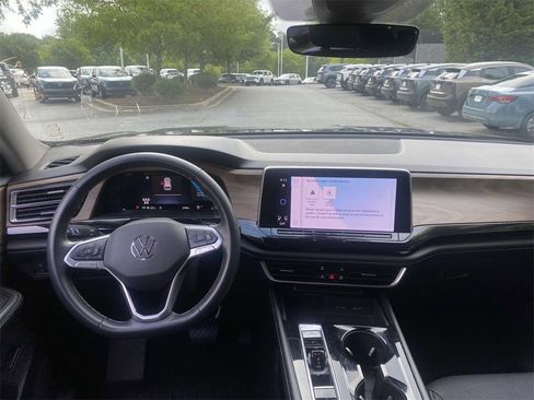 Used 2024 Volkswagen Atlas SE image 27