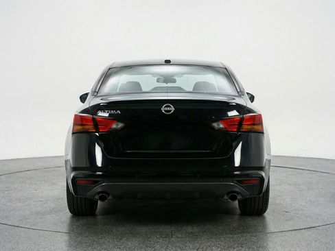 Used 2025 Nissan Altima 2.5 SV image 7