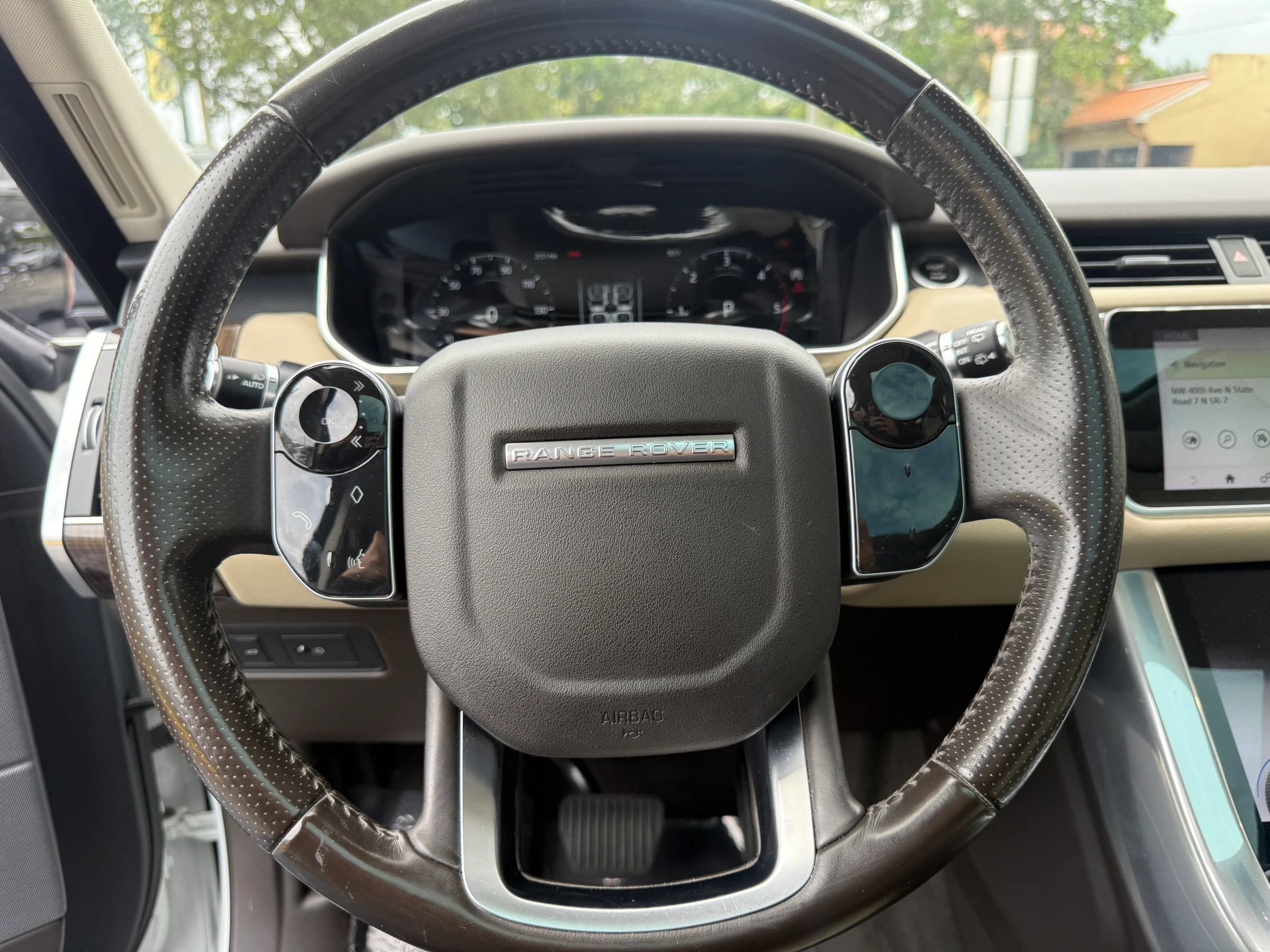 Used 2018 Land Rover Range Rover Sport SE AWD/4WD image 28