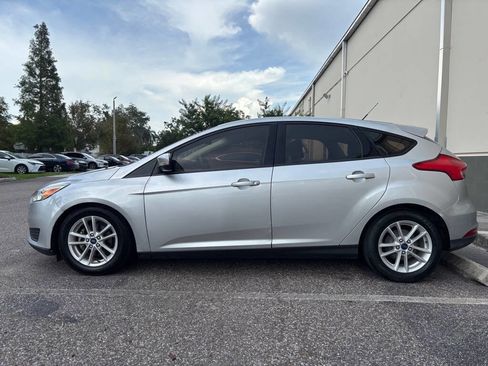 Used 2017 Ford Focus SE image 2