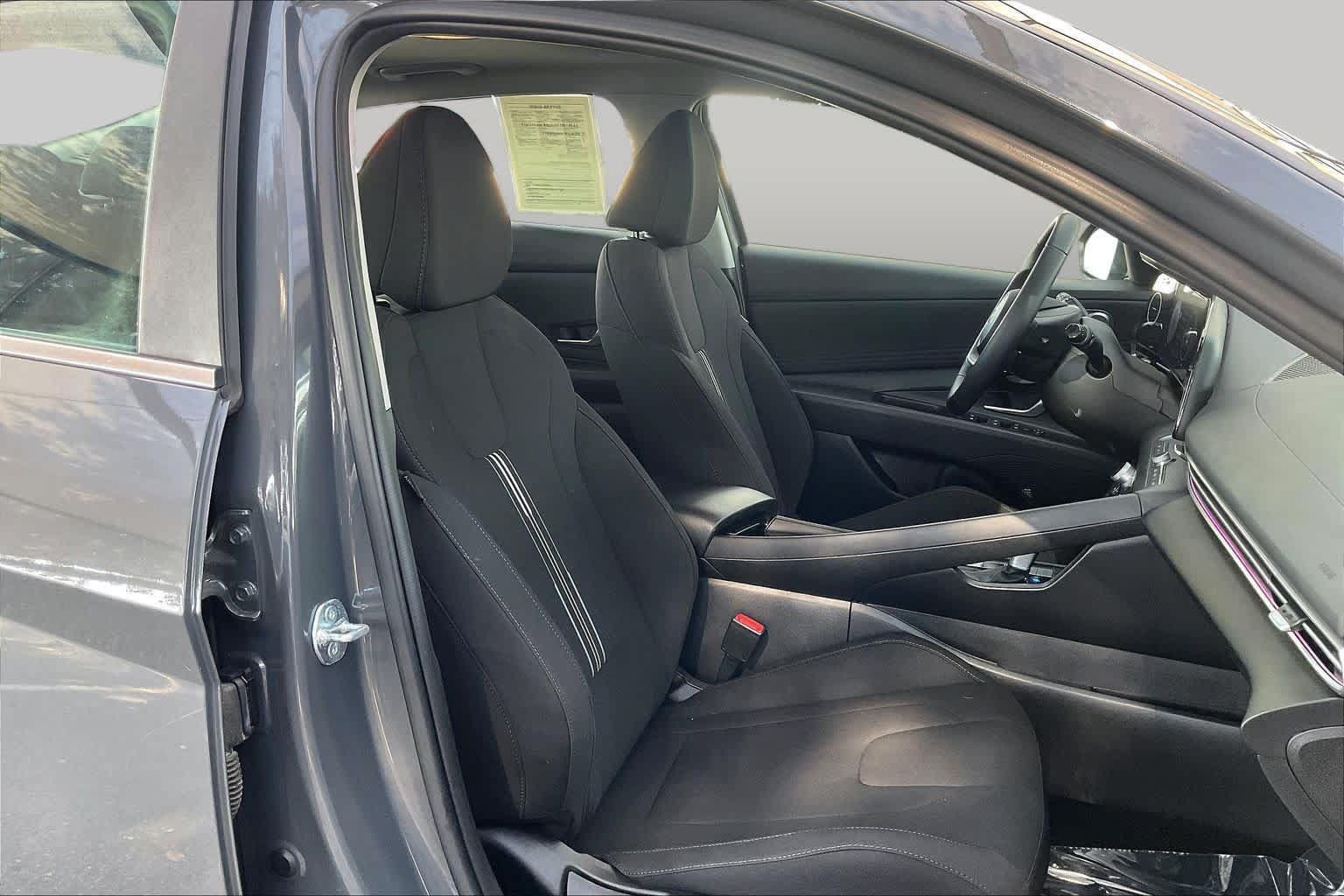 Certified 2025 Hyundai Elantra SEL FWD image 9