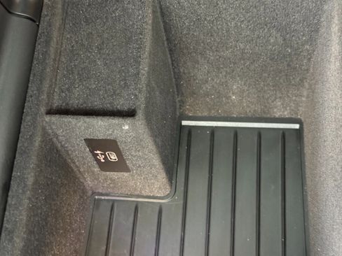 Used 2022 BMW 530e w/ Premium Package image 33