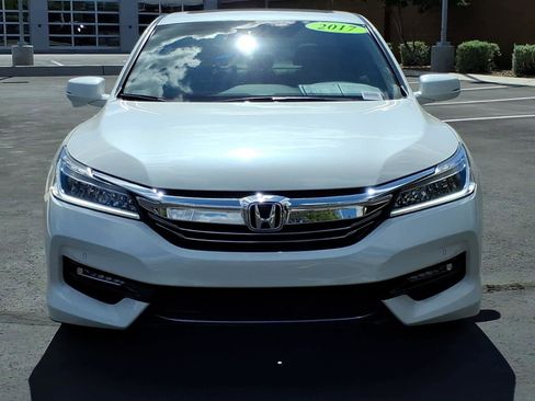 Used 2017 Honda Accord Touring image 2
