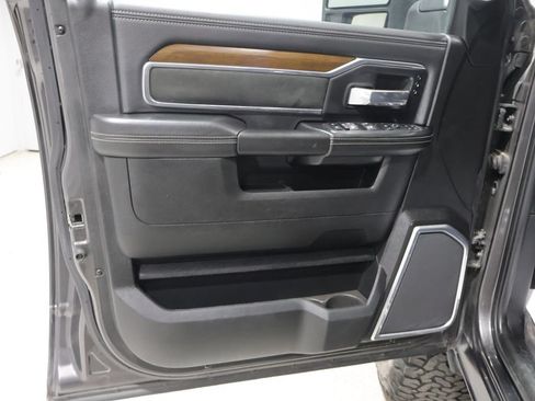 Used 2024 RAM 2500 Laramie AWD/4WD image 16
