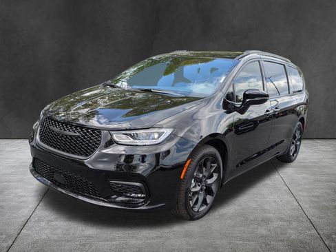 New 2026 Chrysler Pacifica Select image 8