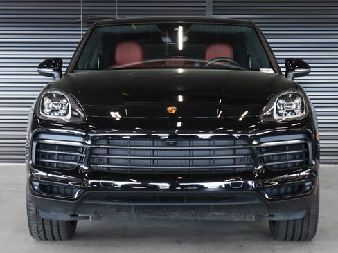 Certified 2023 Porsche Cayenne Platinum Edition image 8