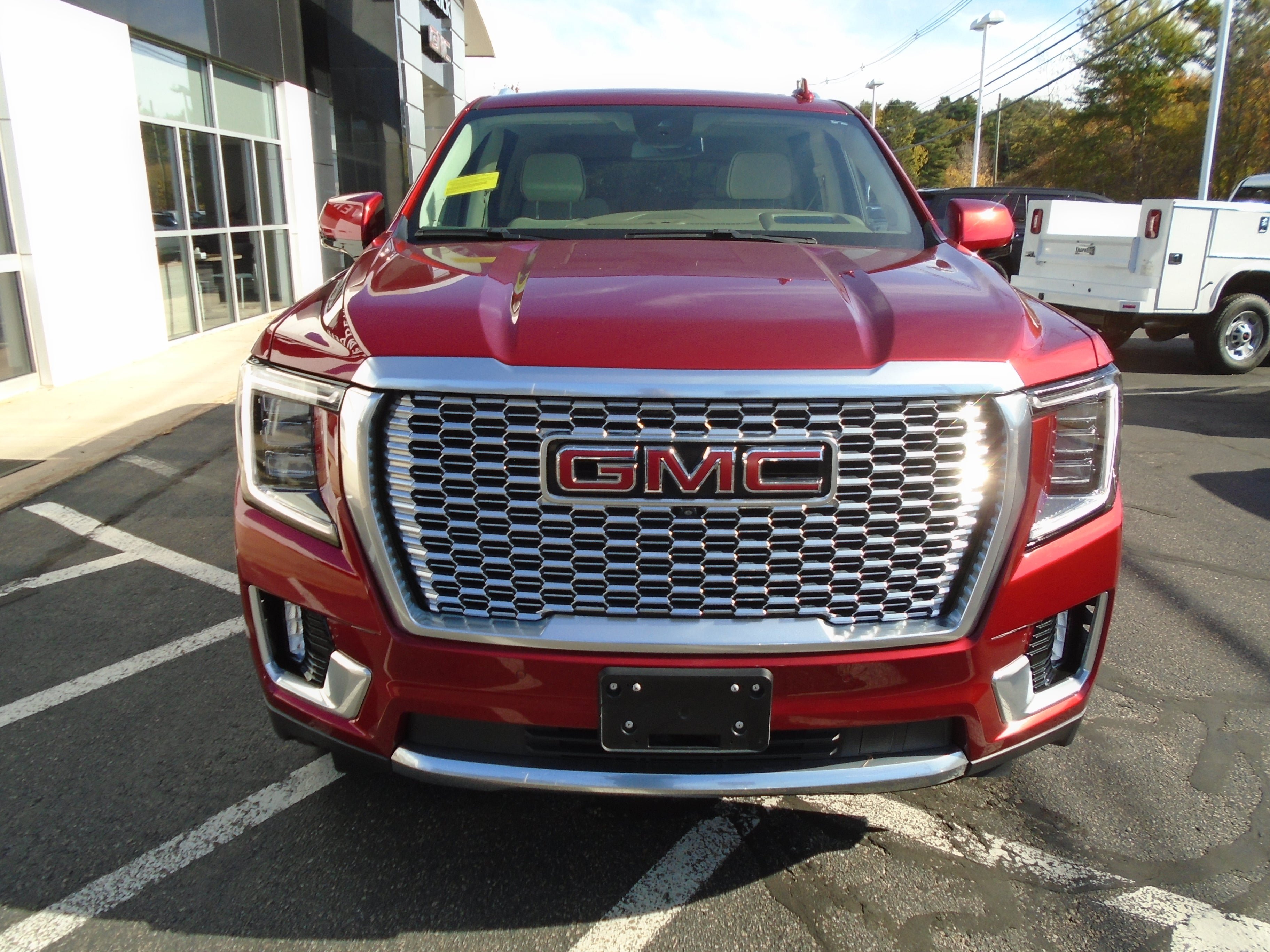 Used 2023 GMC Yukon Denali AWD/4WD image 4