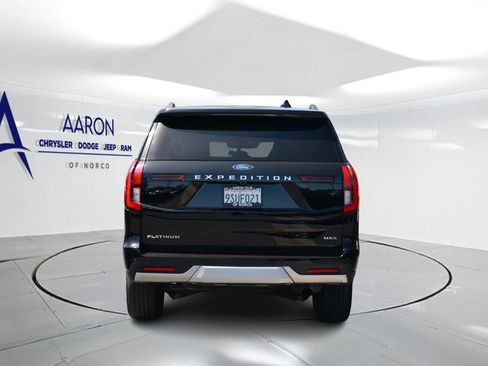 Used 2025 Ford Expedition Max Platinum AWD/4WD image 3