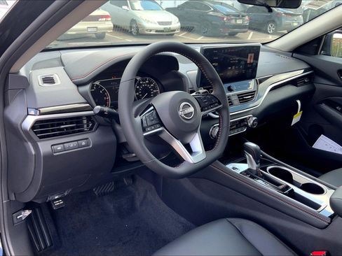 New 2025 Nissan Altima 2.5 SR w/ SR Premium Package image 9