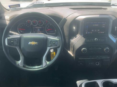Used 2022 Chevrolet Silverado 2500 Custom w/ Custom Value Package AWD/4WD image 4