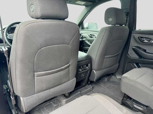 Used 2023 Chevrolet Traverse LT FWD image 17