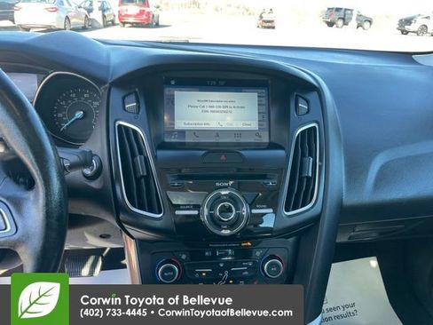 Used 2018 Ford Focus Titanium w/ Titanium Technology Package image 17