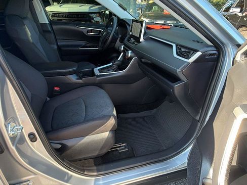 Used 2025 Toyota RAV4 XLE FWD image 18