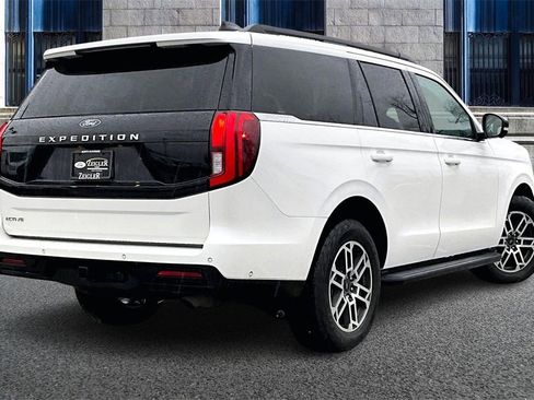 Certified 2025 Ford Expedition Active image 11