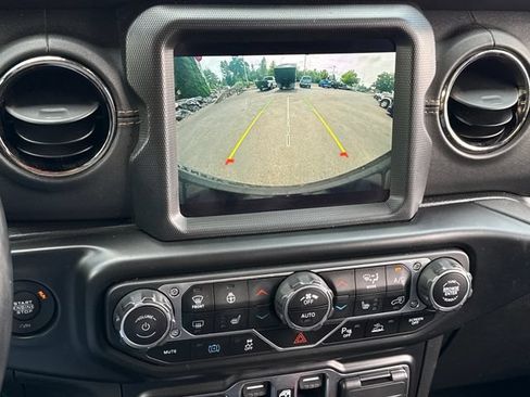Used 2021 Jeep Wrangler Unlimited Sahara AWD/4WD image 27