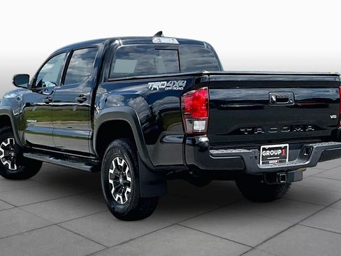 Used 2018 Toyota Tacoma TRD Off-Road w/ Technology Package AWD/4WD image 12