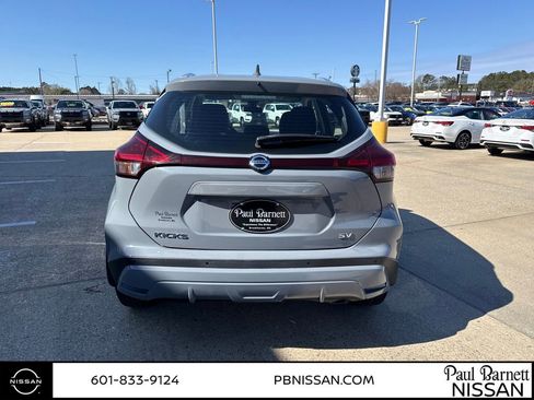 Used 2021 Nissan Kicks SV image 15