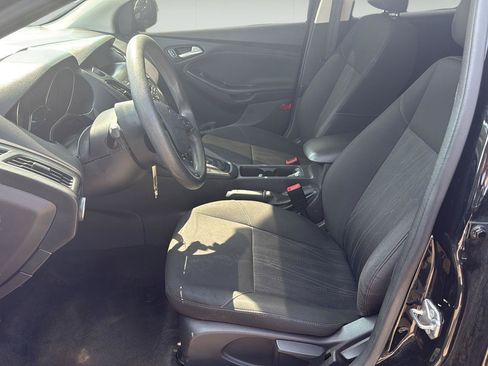 Used 2018 Ford Focus SE FWD image 4
