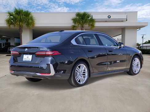 Certified 2024 BMW 530i xDrive w/ Premium Package image 4