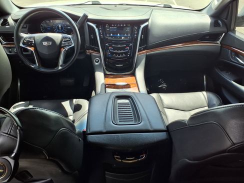 Used 2018 Cadillac Escalade Premium Luxury image 12