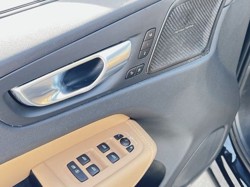 Certified 2024 Volvo XC60 B5 Ultimate w/ Protection Package Premier image 15