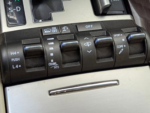 Used 2013 Lexus LX 570 4WD image 31