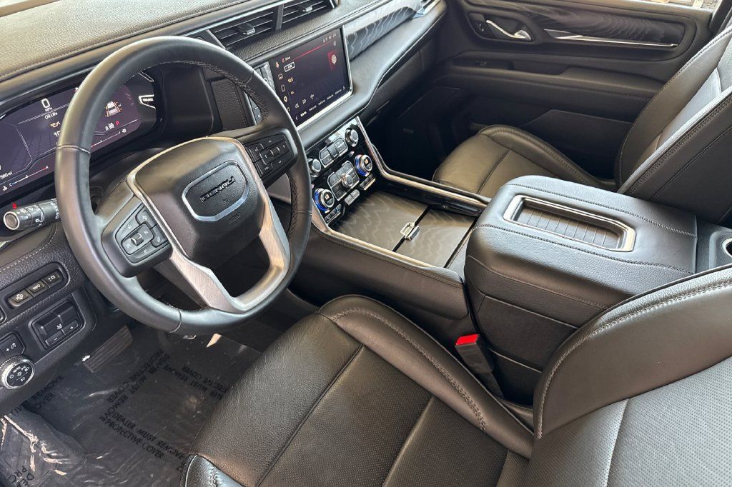 Used 2023 GMC Yukon XL Denali AWD/4WD image 9