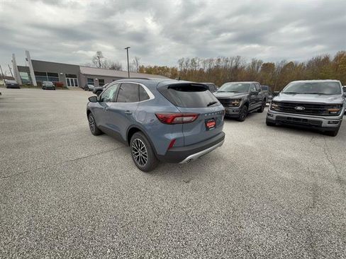 New 2026 Ford Escape SE image 3