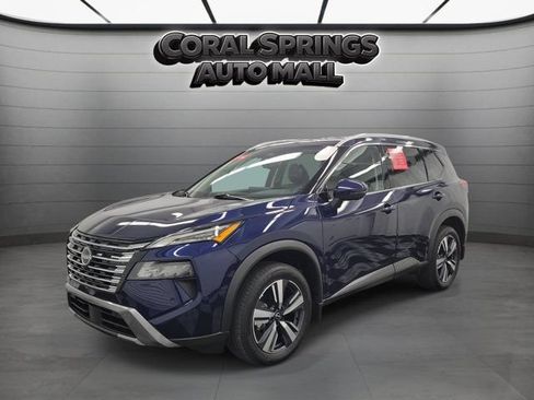 Certified 2025 Nissan Rogue SL FWD image 3