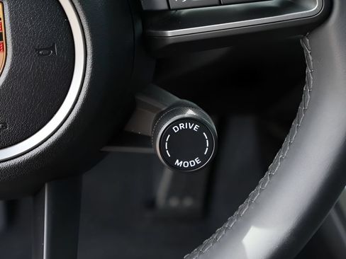 Certified 2025 Porsche 911 Carrera RWD image 28