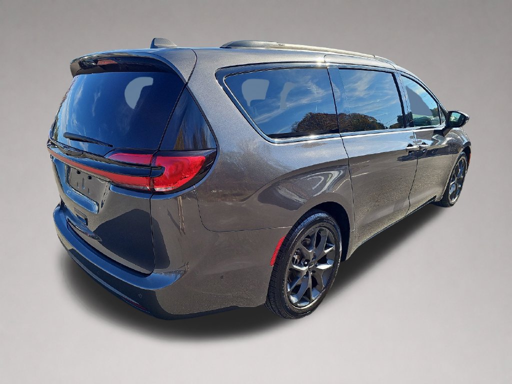 Used 2021 Chrysler Pacifica Touring-L w/ Premium & Safety Sphere Group FWD image 4