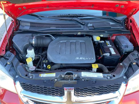 Used 2012 Dodge Grand Caravan SXT FWD image 30