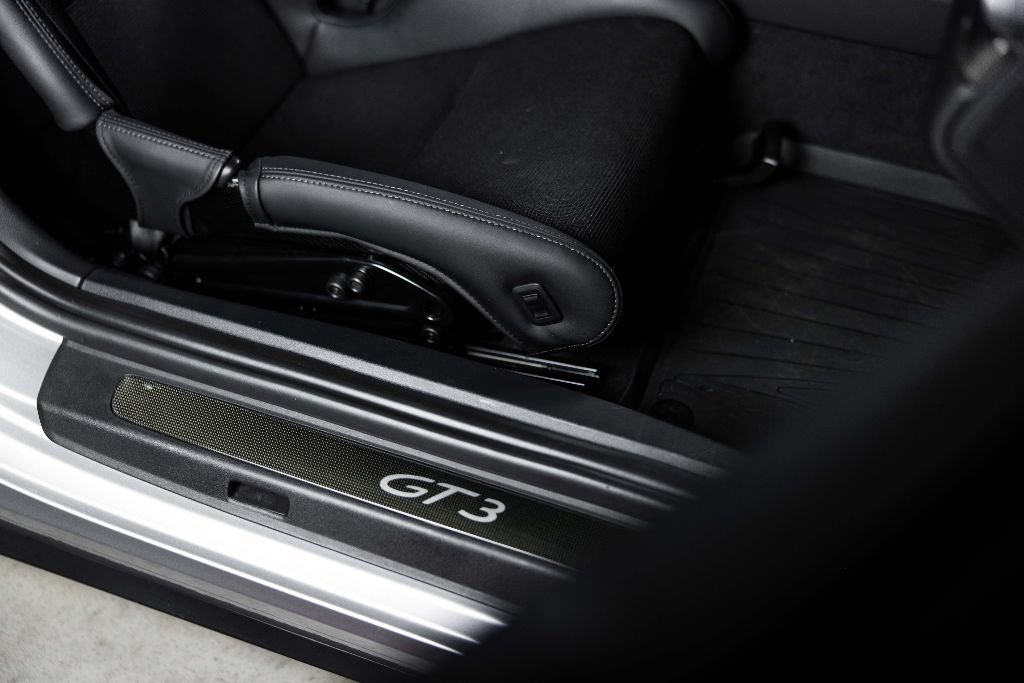 Used 2018 Porsche 911 GT3 RWD image 15