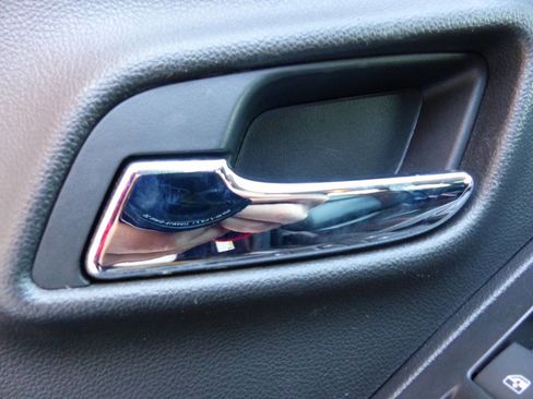 Used 2021 Chevrolet Trax LT w/ Premium Seat Package image 18