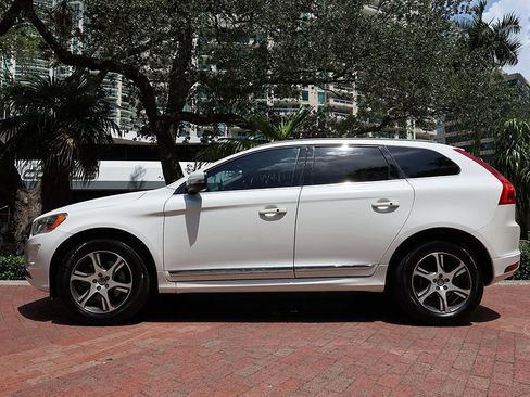 Used 2015 Volvo XC60 T6 w/ Proximity Package AWD/4WD image 22