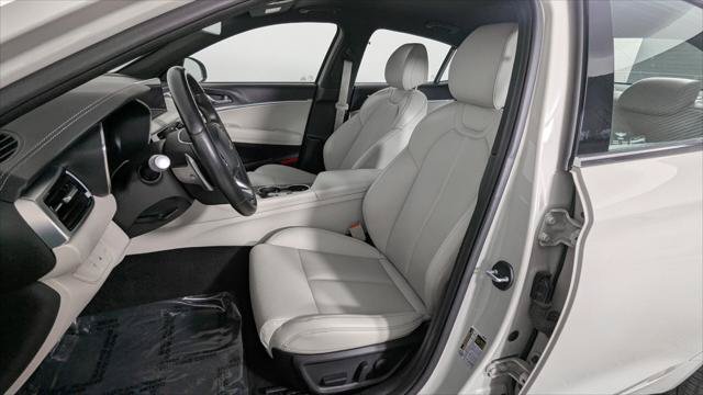 Used 2025 Genesis G70 2.5T AWD/4WD image 13