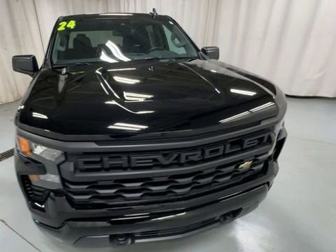 Used 2024 Chevrolet Silverado 1500 Custom image 3