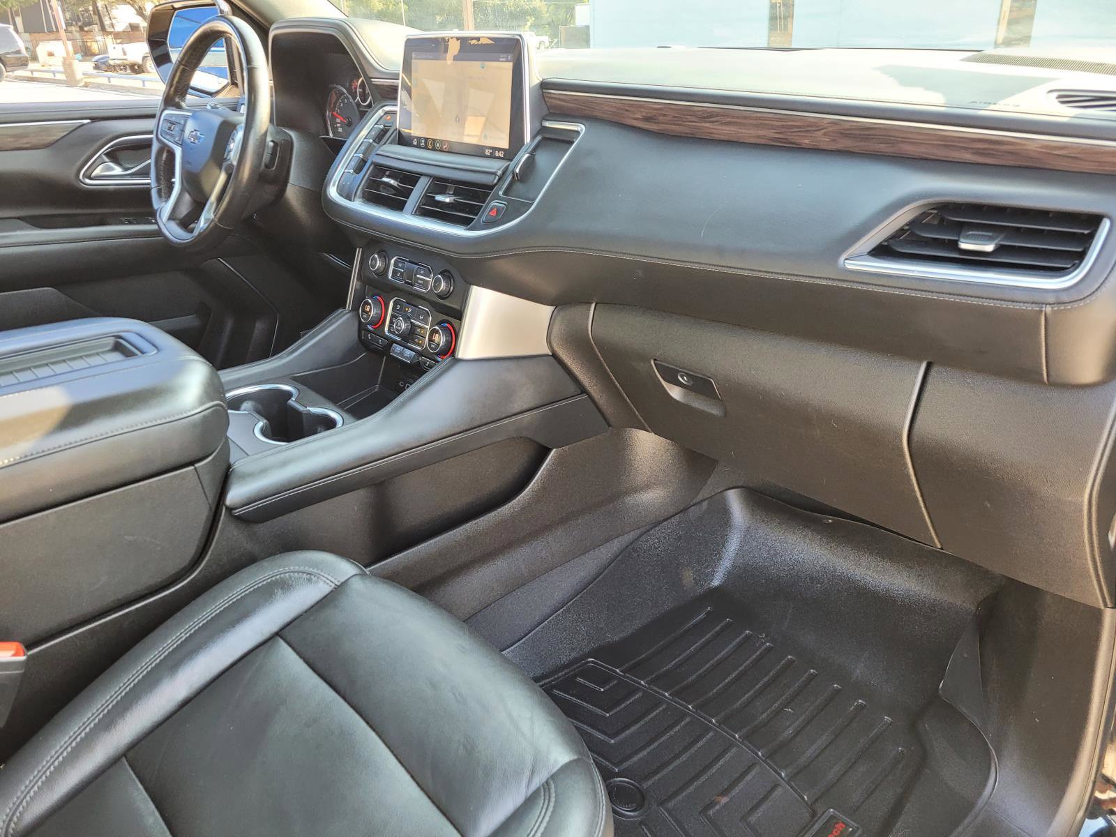 Used 2021 Chevrolet Suburban Z71 w/ Luxury Package AWD/4WD image 9