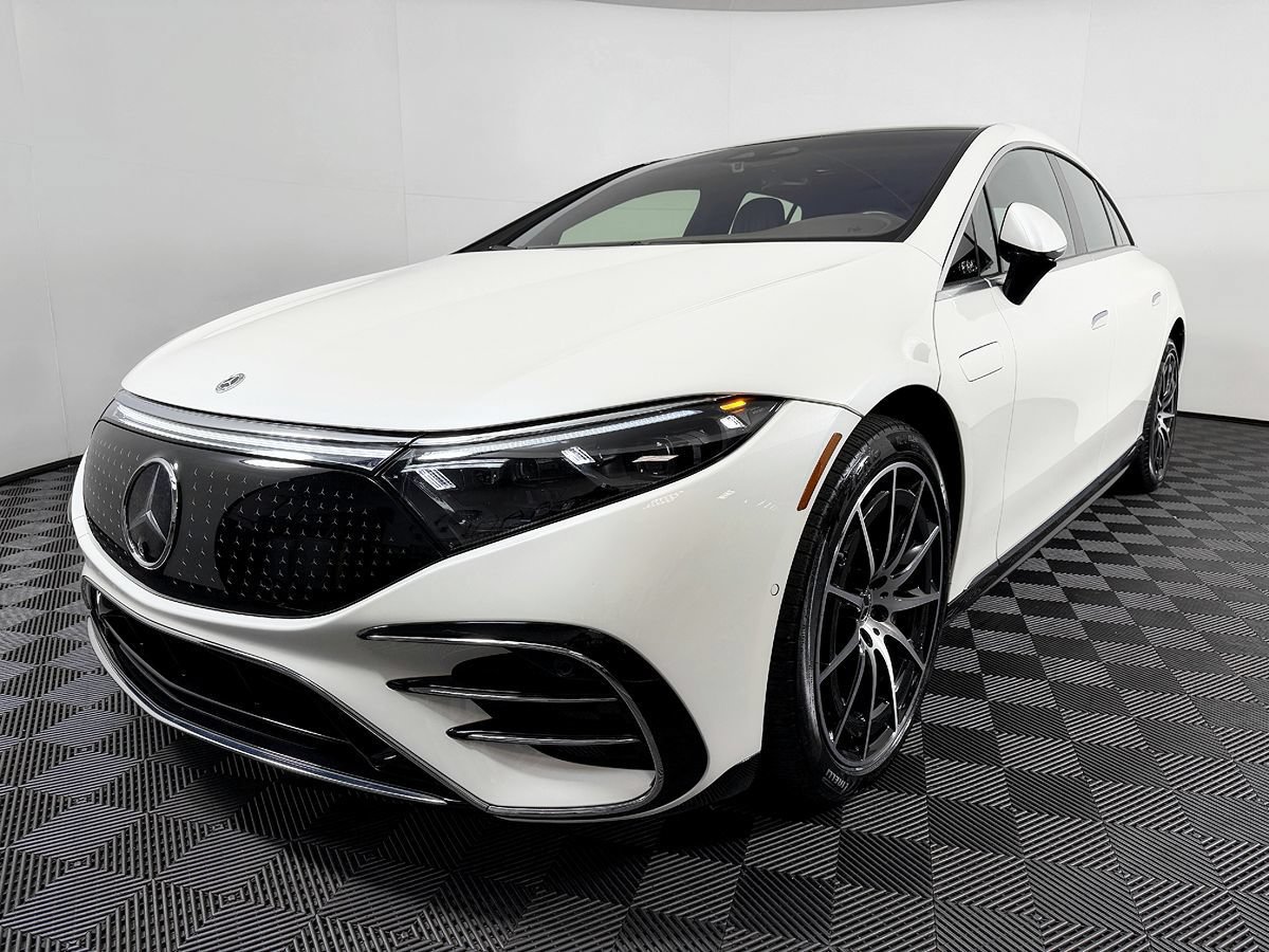 Used 2022 Mercedes-Benz EQS 580 4MATIC Sedan image 3