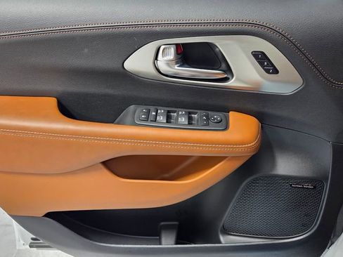 New 2026 Chrysler Pacifica Pinnacle image 30