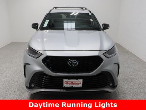 Used 2023 Toyota Highlander XSE image 3