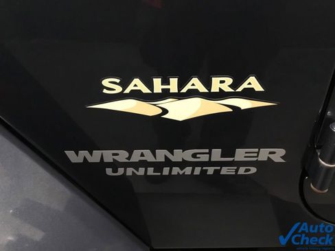 Used 2007 Jeep Wrangler Unlimited Sahara w/ Dual Top Group image 15